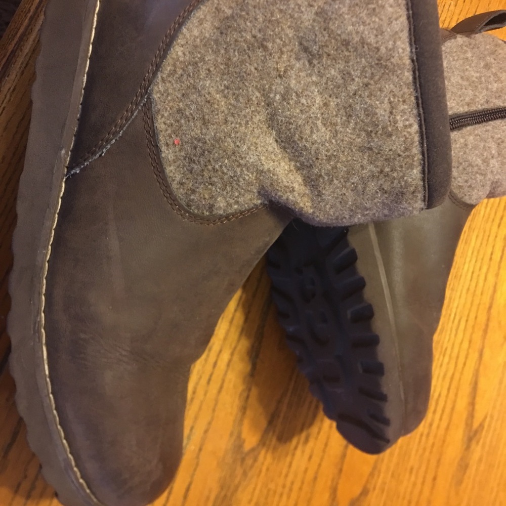 Boys Sz 5 Ugg Boots